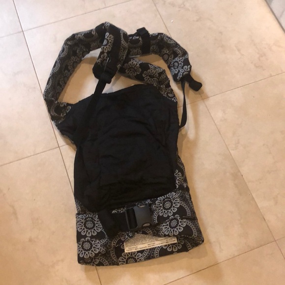 Ergo Baby Carrier- Several designs - Picture 2 of 8